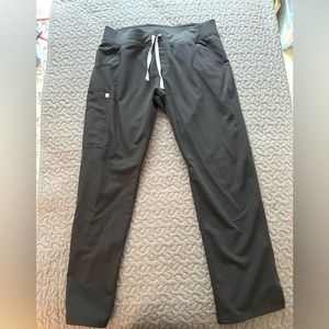 FIGS -KADE scrubs-cargo pant style. Size L